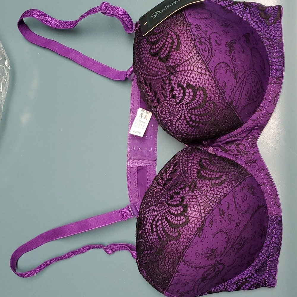 NWT- Gorgeous 42C Bra
